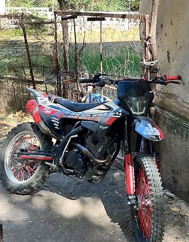 Эндуро/кроссовый мотоцикл 250 см³ класса. Особенности и оснащение: - at lalafo.kg Эндуро/кроссовый мотоцикл 250 см³ класса. Особенности и оснащение: -