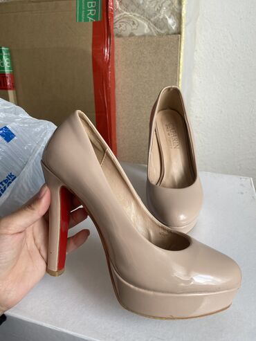 лининг кроссовки женские бишкек цена: Туфли 36, цвет - Бежевый