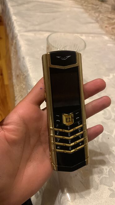 50 manata telfon: Vertu Aster, rəng - Qızılı