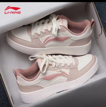 магазины мужской одежды в бишкеке: Срочно продаётся Кроссовки Li-Ning (женская/унисекс модель) - Цвет