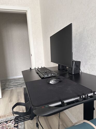 стол для компьютер: Офисный Стол, цвет - Черный, Новый