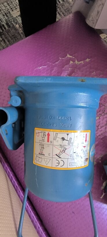 садовый измелчитель: Домкрат оргинал 12 тонна, новый. Подкачка шланг оргинал. Кабель от