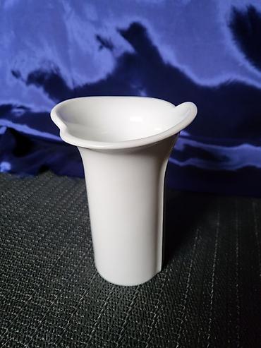 Vaze i saksije: Vaza nova 1950g+,rucni rad KPM porcelan Bavaria. Nova nemacka — 2