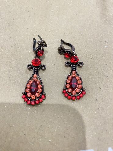 Bijuteriya dəstləri: Qolbaq dəsti - Model 1: Gümüşü rəngdə sərt qolbaq, üst hissəsi xırda — 3