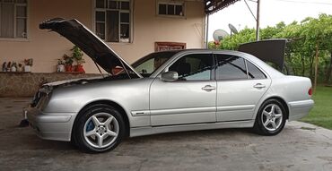 Mercedes-Benz: Mercedes-Benz E-Class: 2 l | 2000 il Sedan — 2