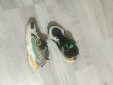 Детская обувь: Детская обувь от100-250сом (несколько пар, примерно один размерный — 11