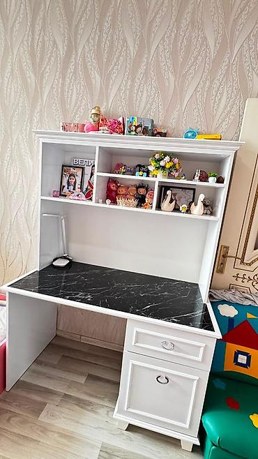 Мебель: Uşaq/yeniyetmə otağı üçün funksional yazı masası və üst rəf bloku — 2