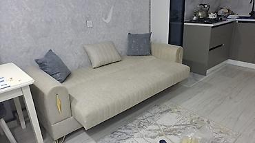 divan satilir: Qonaq otağı üçün çevrilə bilən divan - Rəng: açıq bej - Material — 2