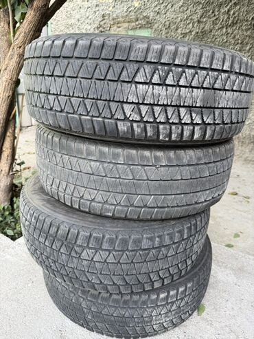 покрышки от трактора: Шины 225 / 60 / R 18, Зима, Б/у, Комплект, Внедорожные (АТ/МТ), Япония, Bridgestone