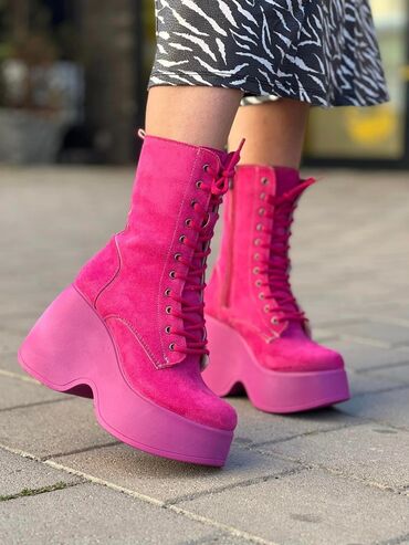 Čizme: Br 36-40
Peta:10cm — 11