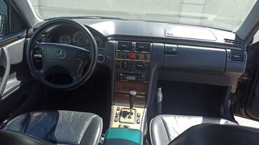 Mercedes-Benz: Mercedes-Benz E-Class W210 sedan - Kuzov: 4 qapılı sedan, qara rəng - — 16