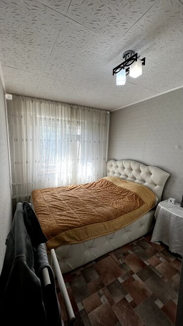 ижарага квартира узак моонотко: 2 бөлмө, 56 кв. м, Хрущевка, 4 кабат, ПСО (өзү оңдоп түзөтүп бүтүү үчүн)