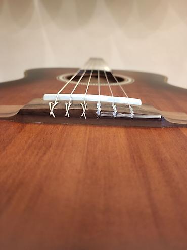 Gitaralar: Klassik gitara Model:VC434 Simlərin sayı: 6 Üst:Sitka Spruce Qol — 2