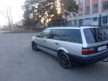 Volkswagen: Volkswagen Passat: 1991 г., 1.8 л, Механика, Бензин, Седан