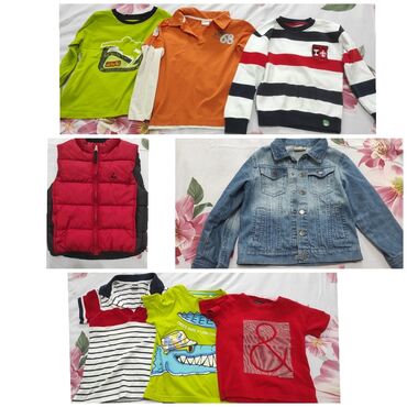 куртка трансформер: Продаю детские вещи на мальчика 4-5лет. Три футболки с длинным рукавом