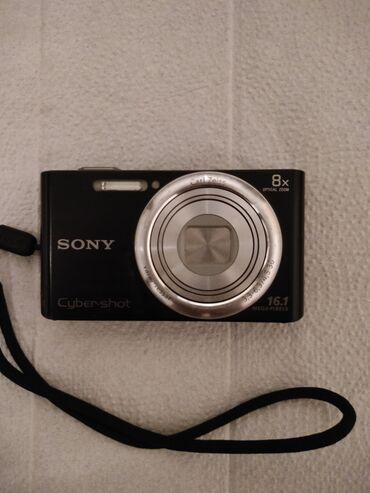 Fotokameralar: Fotoaparat. Sony DSC W730 Bataryası və adapteri yoxdur. İşləyib