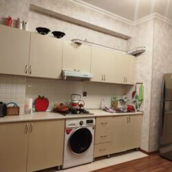 Uzunmüddətli kirayə mənzillər: 2 otaqlı tam əşyalı Kirayə ev verilir.Ev Qara Qarayev tərəfdədir.2 ci — 4