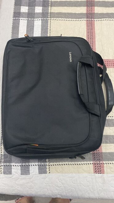 notebook çantaları bakı: Kompiyutur çantası tezedi bundan lacasida var 20 manat elaqe nomredi