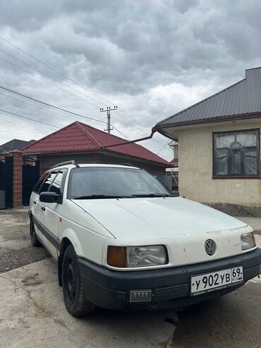 naklejki na 9 maja: Volkswagen Passat: 1992 г., 1.9 л, Механика, Дизель, Универсал