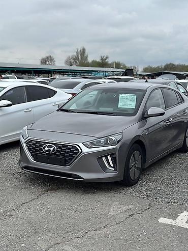 Hyundai: Hyundai Ioniq: 2018 г., 1.6 л, Автомат, Гибрид, Лифтбек — 2