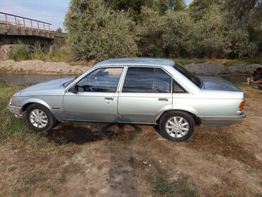 автозапчасти на опель вектра а: Представлен седан Opel Rekord серого цвета, оснащенный четырьмя