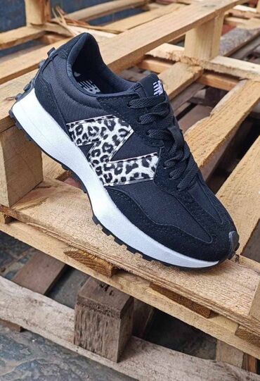 Patike: New Balance 327 patike

Novo
Brojevi 36 do 44

fb Moja Kupovina 1 — 22