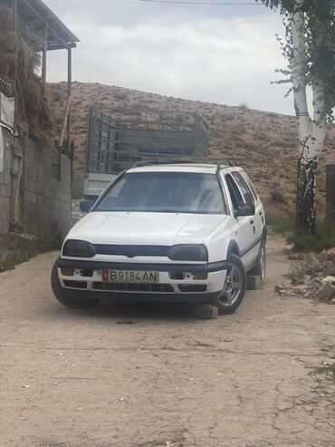 самые дешевые машины бу: Volkswagen Golf III, 1995 года выпуска. Автомобиль зарегистрирована в