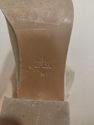 Кроссовки и спортивная обувь: Кеды женские, 2 пары. 1) Белые кожаные кеды: - Минималистичный — 7