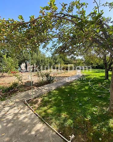 Продажа коттеджей и домов: 🔥СРОЧНО!🏠Продается дом в с. Сокулук 🟡Комнаты: 6 🟡Участок: 8,57соток — 3