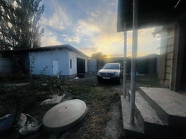Үйлөрдү сатуу: 5 бөлмө, 120 м², 4500 соток, Бишкек, Үмүт ж/м Менчик ээси — 4