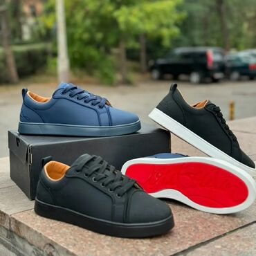 строительные сапоги: Louboutin 🔱 
1500 com