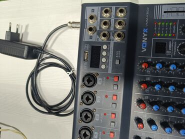 Mikşerlər: Vonyx VMM-K602 kompakt audio mikser Xüsusiyyətlər: - 4 ədəd MIC/LINE — 7
