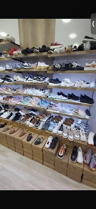 Qadın ayaqqabıları: Ayaqqabı Vitrinləri Model Aynalar Oturacaqlar Hamsı Təzə Kimidir 2 ci — 2