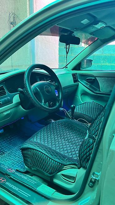 Унаа: Hyundai Elantra: 2001 г., 2 л, Кол менен иштөөчү, Бензин, Седан — 4