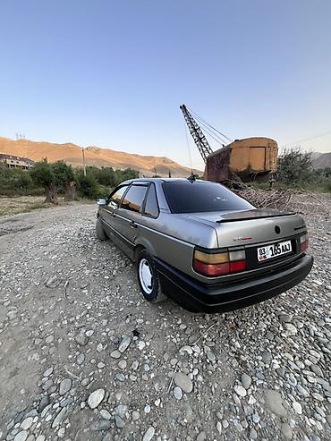 китайский минивэн купить: Volkswagen Passat: 1992 г., 1.8 л, Механика, Бензин, Лифтбек — 5