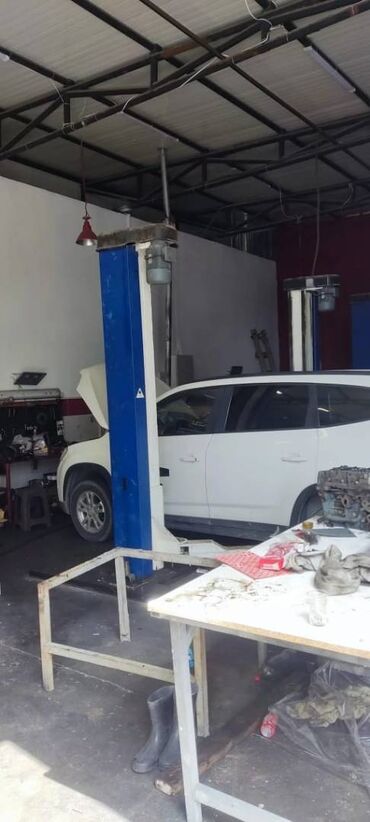 babek prospektinde satilan heyet evleri: Babek prospektinde servis icareye verilir 4 boks,1 ofis