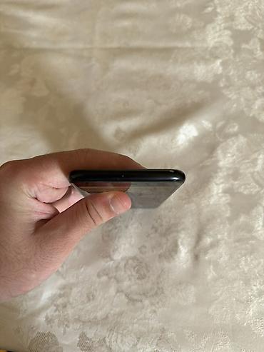 iphone se telefon: IPhone SE 2020, 128 GB, Qara, Barmaq izi — 4