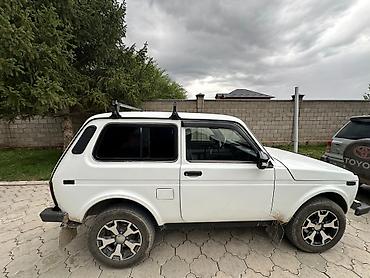 капот нива: ВАЗ (ЛАДА) 2121 (4x4): 2008 г., 1.7 л, Механика, Бензин, Внедорожник — 9