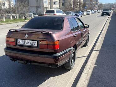 Volkswagen: Volkswagen Vento: 1993 г., 1.8 л, Механика, Бензин, Седан