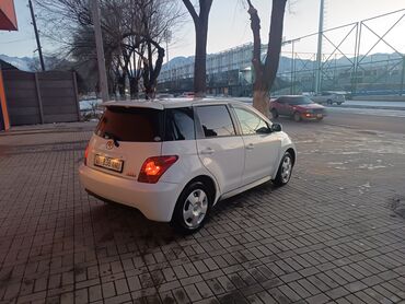 грузовые машина: Toyota ist: 2003 г., 1.3 л, Автомат, Бензин