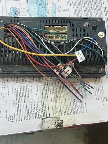 kreditle maqintafonlar: 2 DIN Android sensor maqnitafon. Naqilləri üstündədir. Ekranda — 2