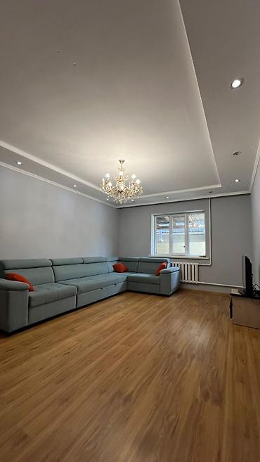 Продажа коттеджей и домов: 🏡 Срочно продаётся двухэтажный дом + полдома в Бишкеке 📍 Район — 5