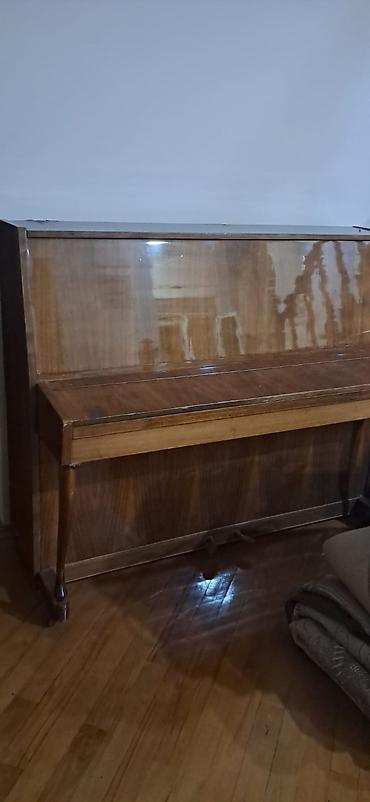piano gallery: Upright piano – taxta korpus, klassik dizayn - Model: akustik upright — 2