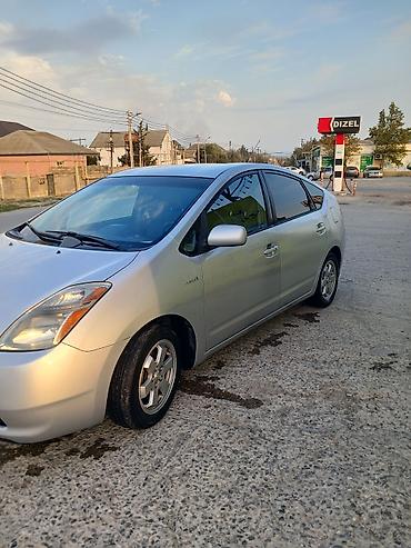 Toyota: Toyota Prius (2-ci nəsil) hibrid hetçbek - Gümüşü rəng, aerodinamik — 3