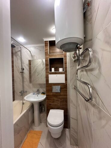 продам 3 х ком кв в мкр: 1 бөлмө, 33 кв. м, 104-серия, 3 кабат, Евроремонт