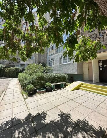 купить квартиру в строящемся доме в бишкеке: 2 комнаты, 52 м², 106 серия, 1 этаж, Косметический ремонт