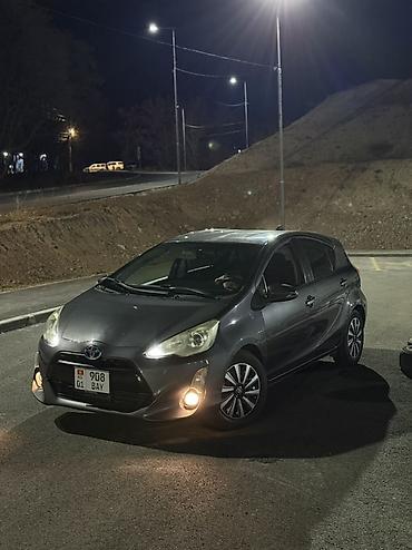 Toyota Aqua: 2016 г., 1.5 л, Вариатор, Гибрид, Хэтчбэк