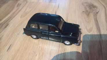 Figurice i makete: Burago Mercedes 190 e 1 prema 25Wely Taxy — 12