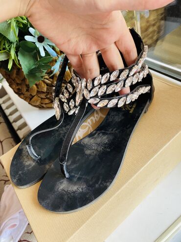 женские летние сандали: Продаю б/у сандали в идеальном состоянии
Размер 37