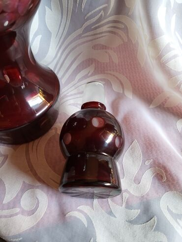 Čaše: Flasa kristal,rubin boje za zestoko pice. 60,70te. Flasa — 15